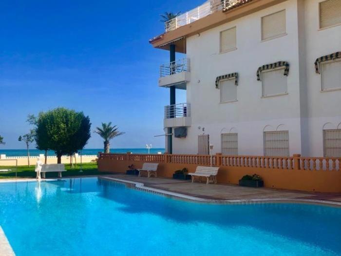 Acogedor Con Terraza Y Jardin *